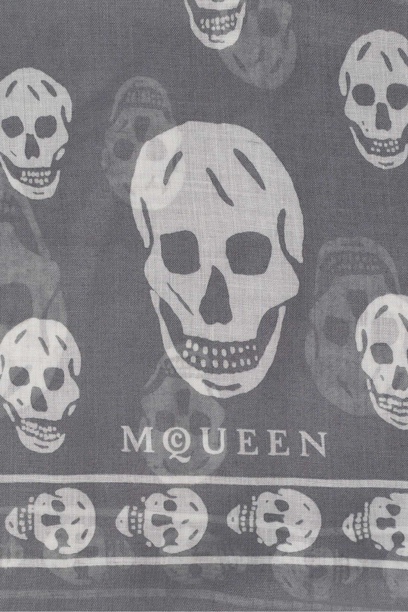 Grey Skull motif scarf Alexander McQueen - Vitkac AS